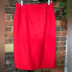 🛍️ EMR red skirt excellent condition.